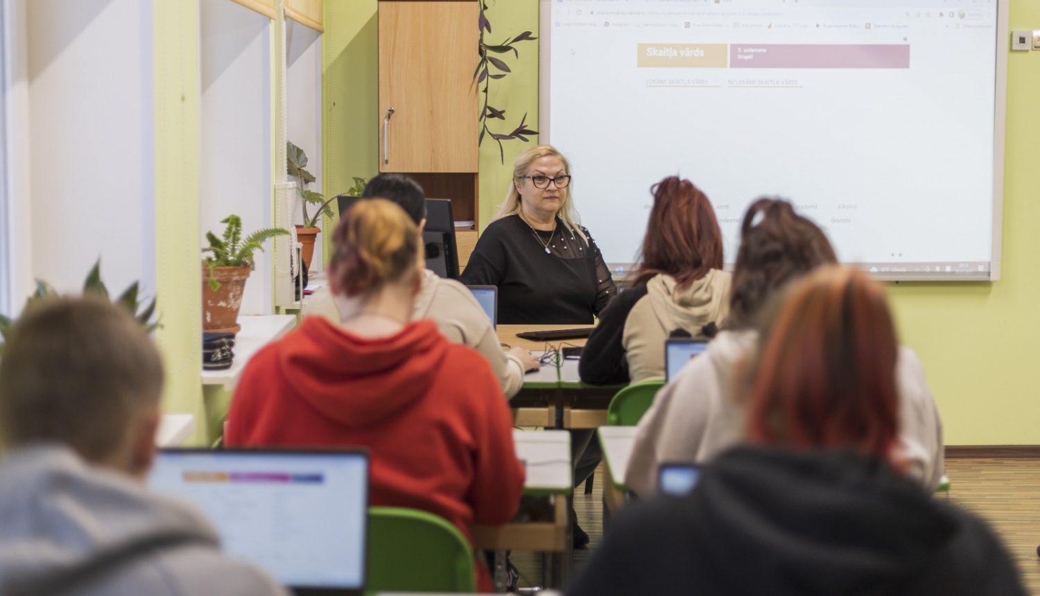 jauni datori skolām.
